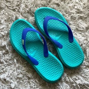 Nike Flip Flops Like New - Size 8
